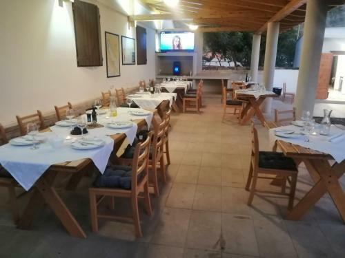 Hostal Apartments Bako Komiza