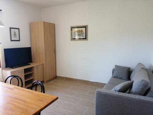 Hostal Apartments Bako Komiza