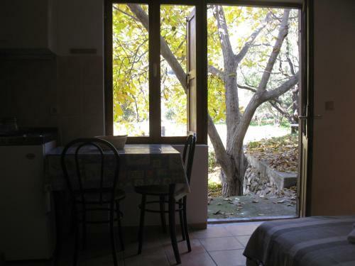 Hostal Apartments Bako Komiza