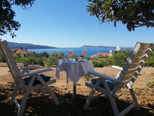 Hostal Apartments Bako Komiza