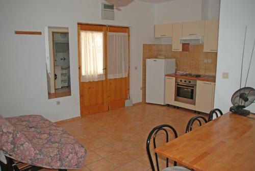 Hostal Apartments Bako Komiza