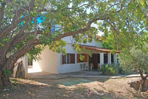 Hostal Apartments Bako Komiza