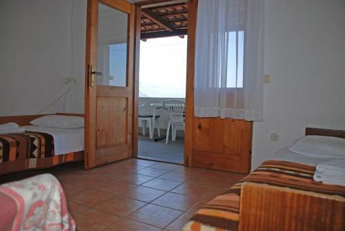 Hostal Apartments Bako Komiza