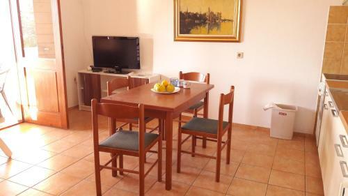 Hostal Apartments Bako Komiza