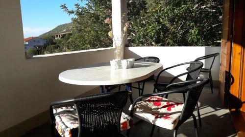 Hostal Apartments Bako Komiza