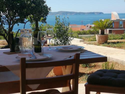Hostal Apartments Bako Komiza