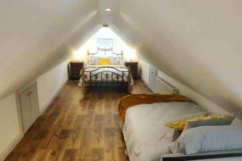 Luxury 'cois Abhainn' Self Catering Apartment