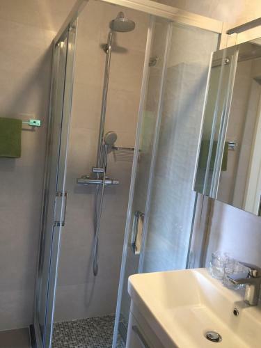 Hostal Apartment And Room Sveti Jakov
