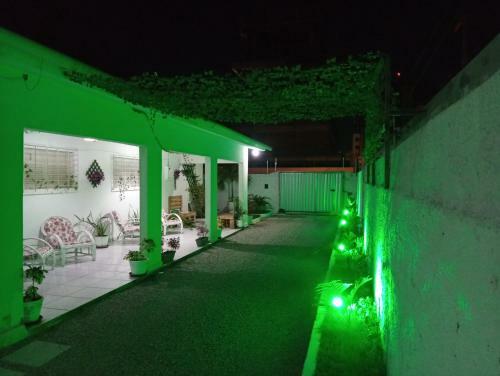 Hostal House Jardim Tropical