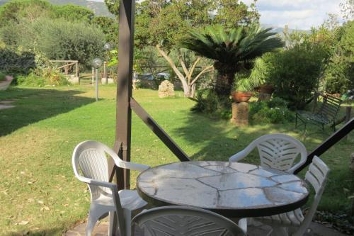 Apartamento Appartamenti Torre Di Chia