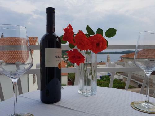 Hostal Tanya-apartments And Rooms