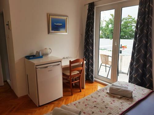 Hostal Tanya-apartments And Rooms