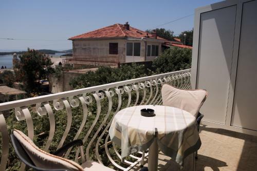 Hostal Tanya-apartments And Rooms