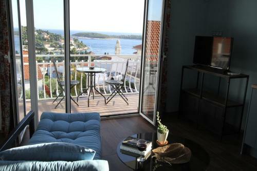 Hostal Tanya-apartments And Rooms