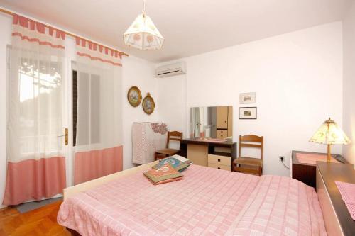Apartments With Wifi Hvar - 5690