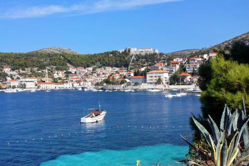 Apartments With Wifi Hvar - 5690