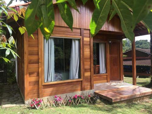 Lodge Pedacinho De Ch�o Chal�s