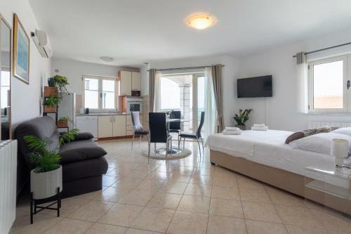 Hostal Apartments Jakic 1