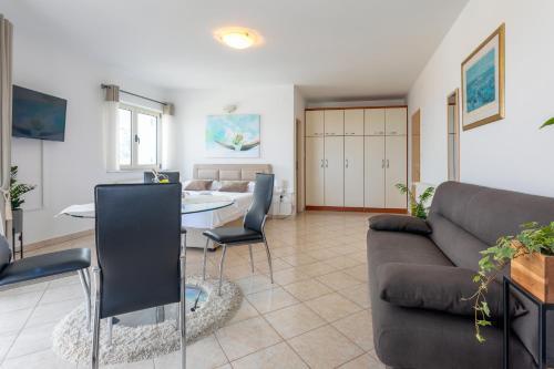 Hostal Apartments Jakic 1