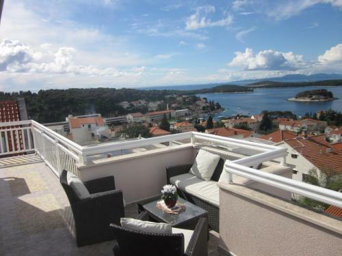 Apartmani Kre?i? 1 Hvar
