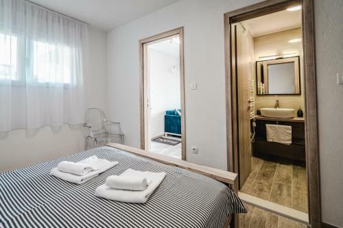 Aurora Apartment & Aurora Room