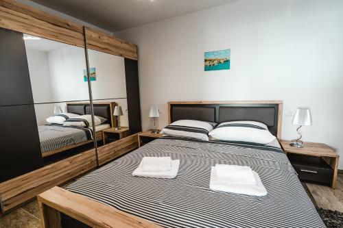 Aurora Apartment & Aurora Room