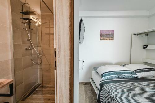 Aurora Apartment & Aurora Room