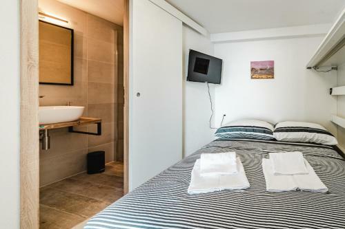 Aurora Apartment & Aurora Room