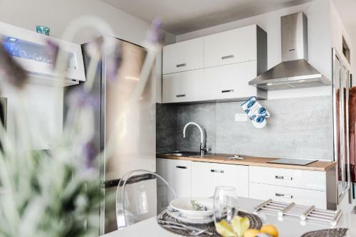 Aurora Apartment & Aurora Room