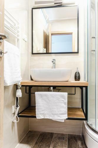 Aurora Apartment & Aurora Room