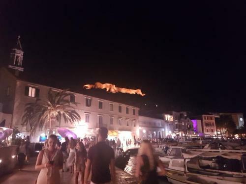 Aurora Apartment & Aurora Room