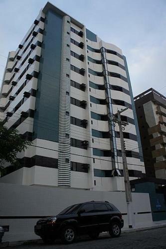 Confort�vel Apartamento Com Piscina 300mt Da Praia