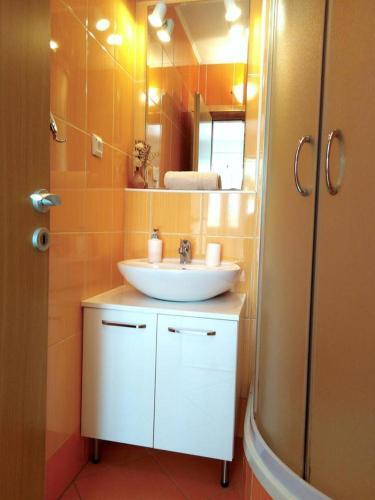 Apartments With A Parking Space Hvar - 9658