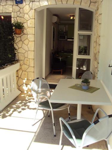 Apartments With A Parking Space Hvar - 9658