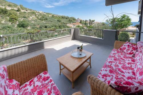 5 Bedrooms Holiday House With Sea View