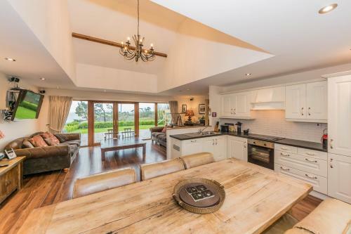 Ardkilly Ridge, Kinsale Town,sleeps 8
