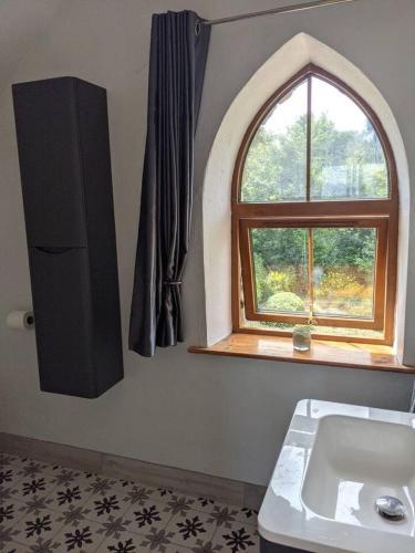 Hostal Downstairs Double Room With Swilly View Shared Large Bathroom