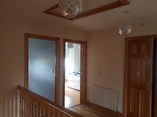 Manor Holiday Home-sleeps 8