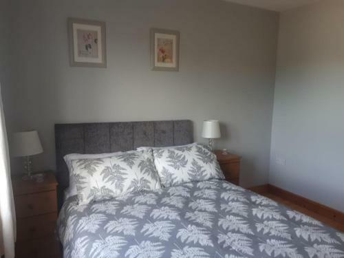 Manor Holiday Home-sleeps 8