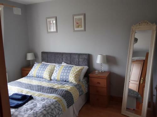 Manor Holiday Home-sleeps 8