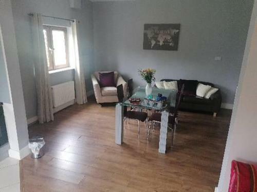 Victoria's Countryside Apartment