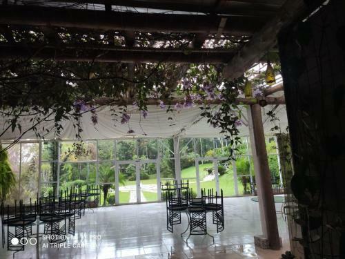 Ref�gio Verde Perto Da Capital Com Internet E Piscina