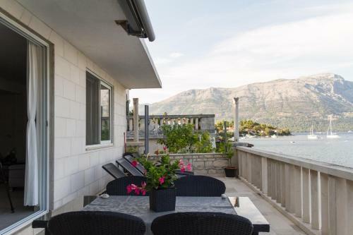 Korcula Seafront Apartments With Private Beach