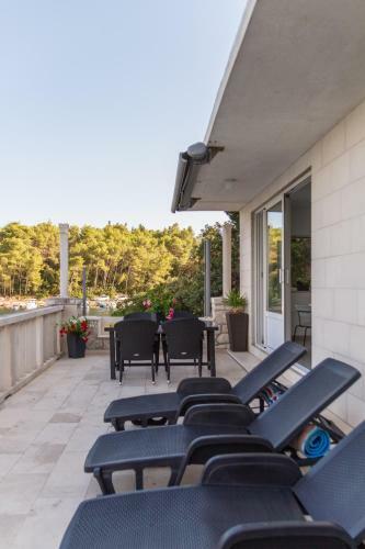 Korcula Seafront Apartments With Private Beach