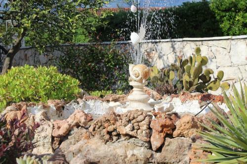Hostal Spacious Bedroom For Two With Pool View - Pansion Hajduk