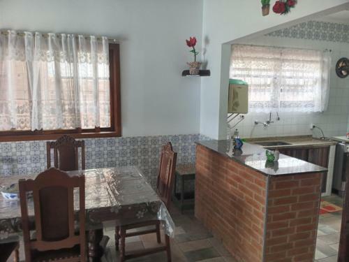Casa T�rrea Com Piscina � 100 Mts Da Praia