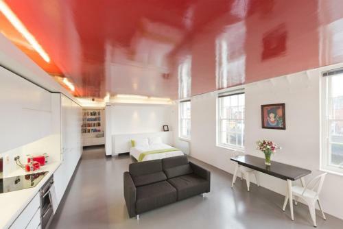 Central Designer Apartment With River Views