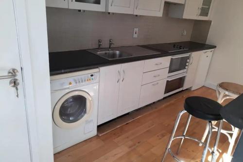 Modern 1 Bedroom Apartment In Trendy Portabello