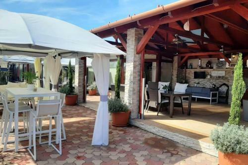 Hostal Barackos Wellness Villa F�t