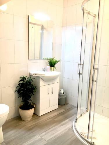 Shangri - La Spacious Family Townhouse